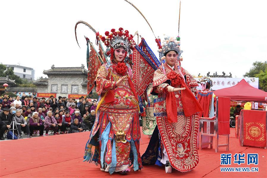 吸血鬼幸存者圣水搭配什么装备好用